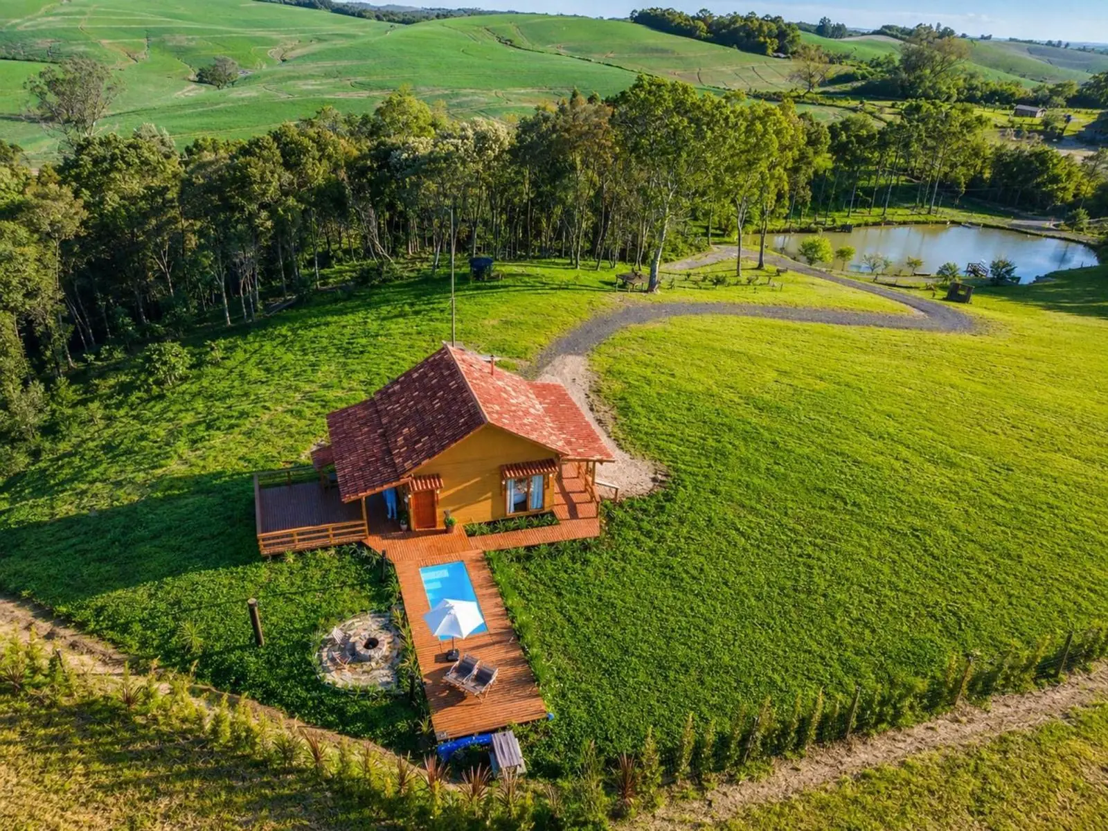 Vista aérea da Gaia no meio do campo